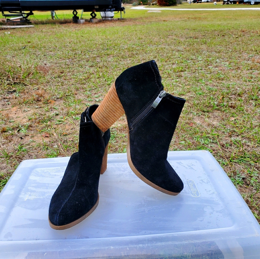Block heel ankle boots